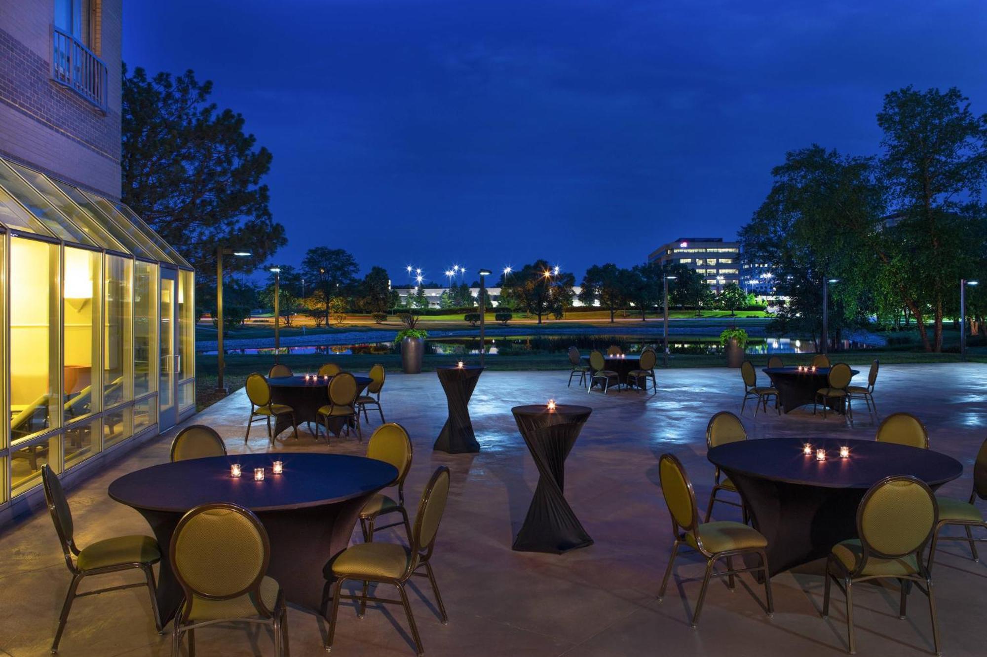 אלק גרוב וילאג' Sheraton Suites Chicago Elk Grove מראה חיצוני תמונה