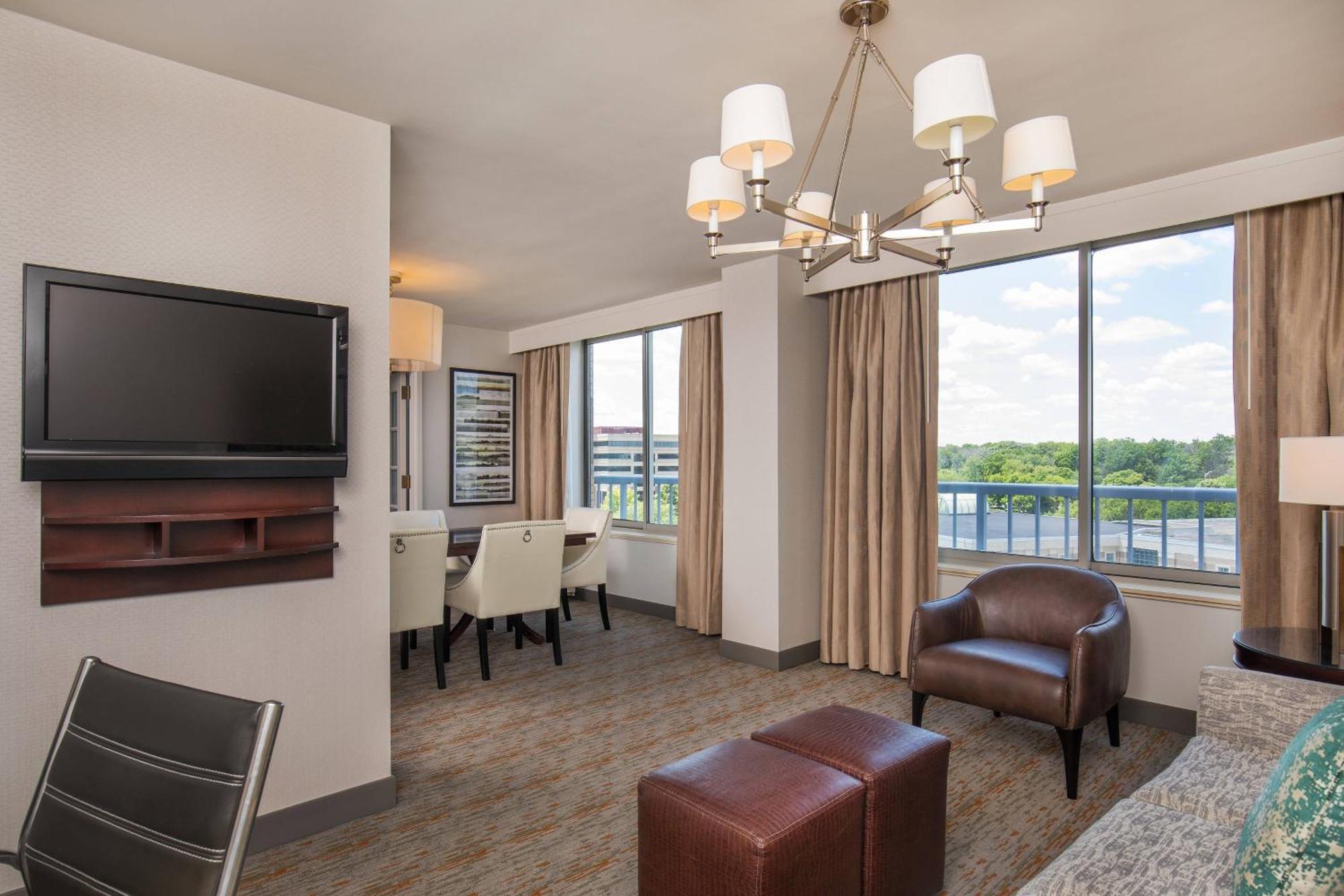 אלק גרוב וילאג' Sheraton Suites Chicago Elk Grove מראה חיצוני תמונה