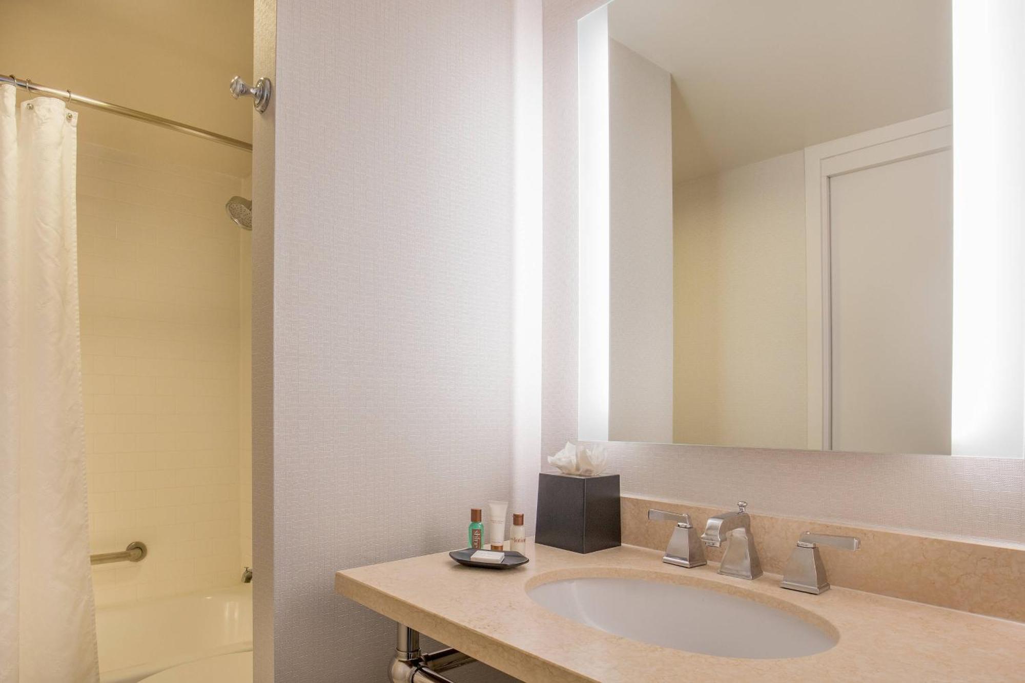 אלק גרוב וילאג' Sheraton Suites Chicago Elk Grove מראה חיצוני תמונה