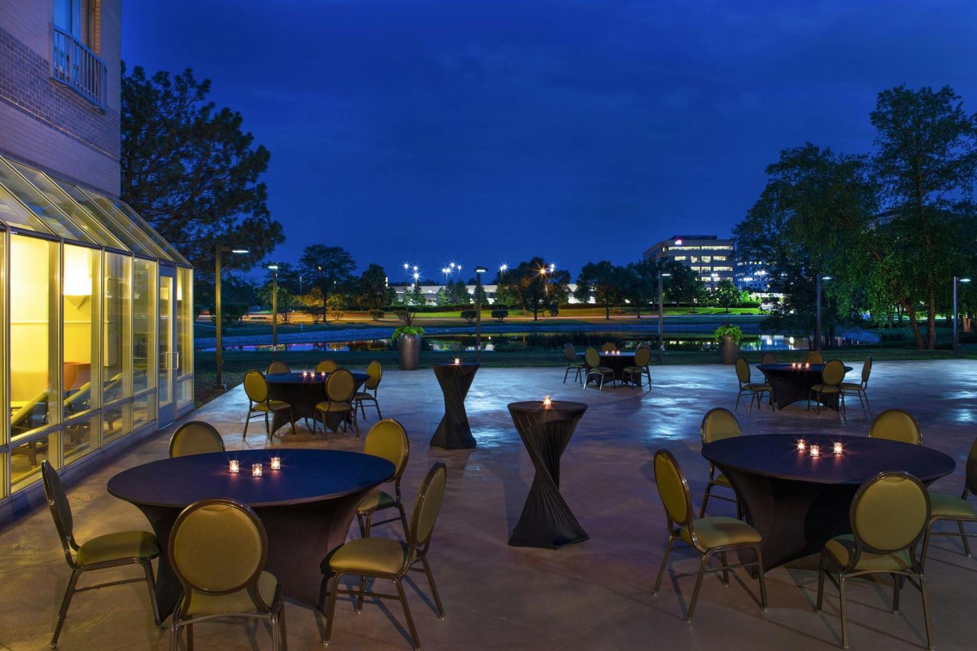 אלק גרוב וילאג' Sheraton Suites Chicago Elk Grove מראה חיצוני תמונה