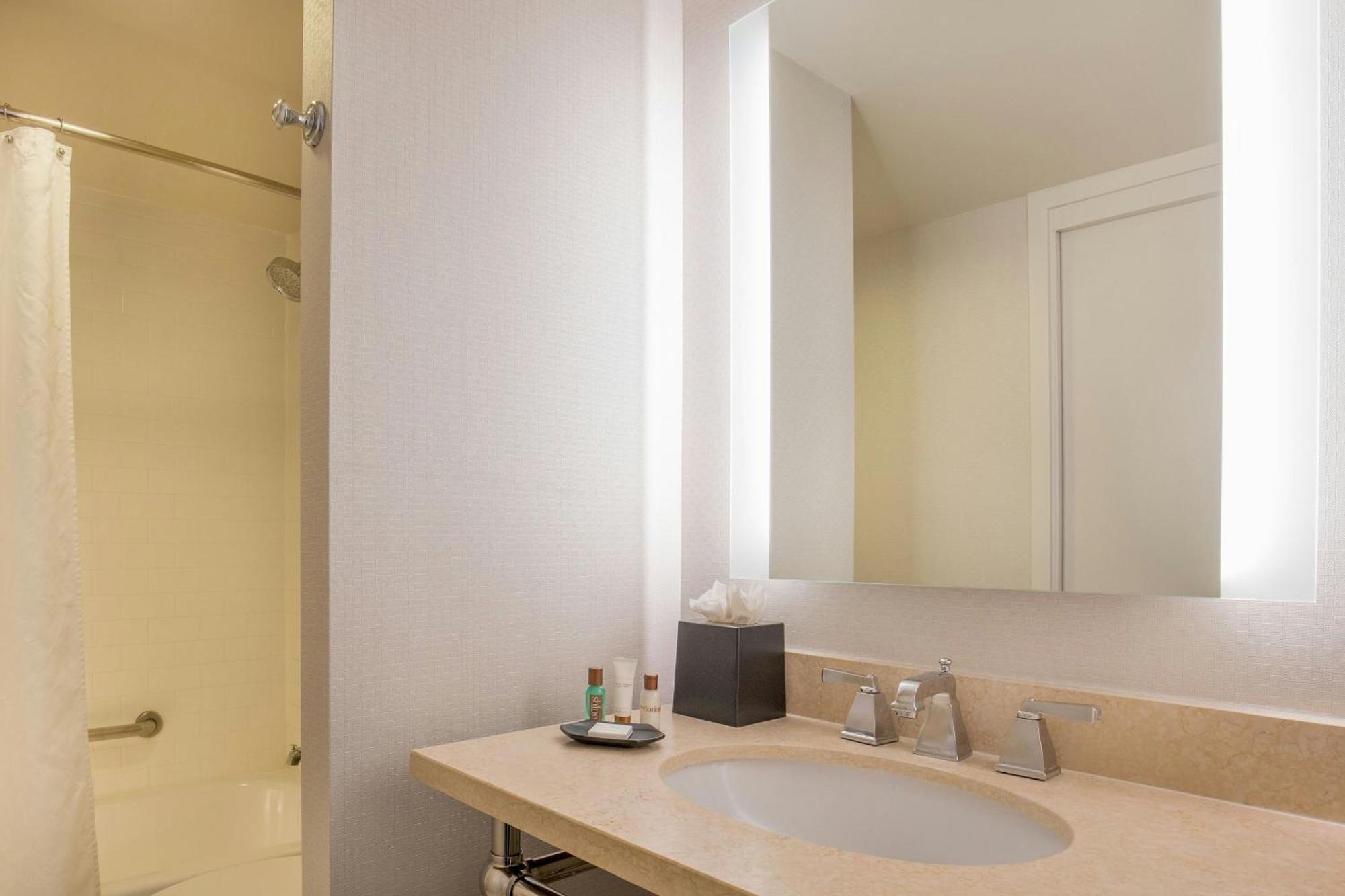 אלק גרוב וילאג' Sheraton Suites Chicago Elk Grove מראה חיצוני תמונה