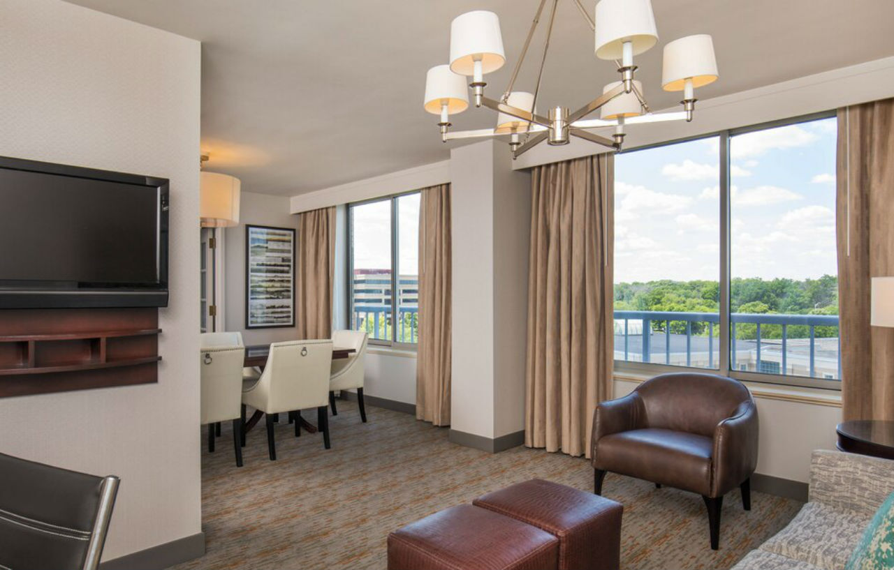 אלק גרוב וילאג' Sheraton Suites Chicago Elk Grove מראה חיצוני תמונה